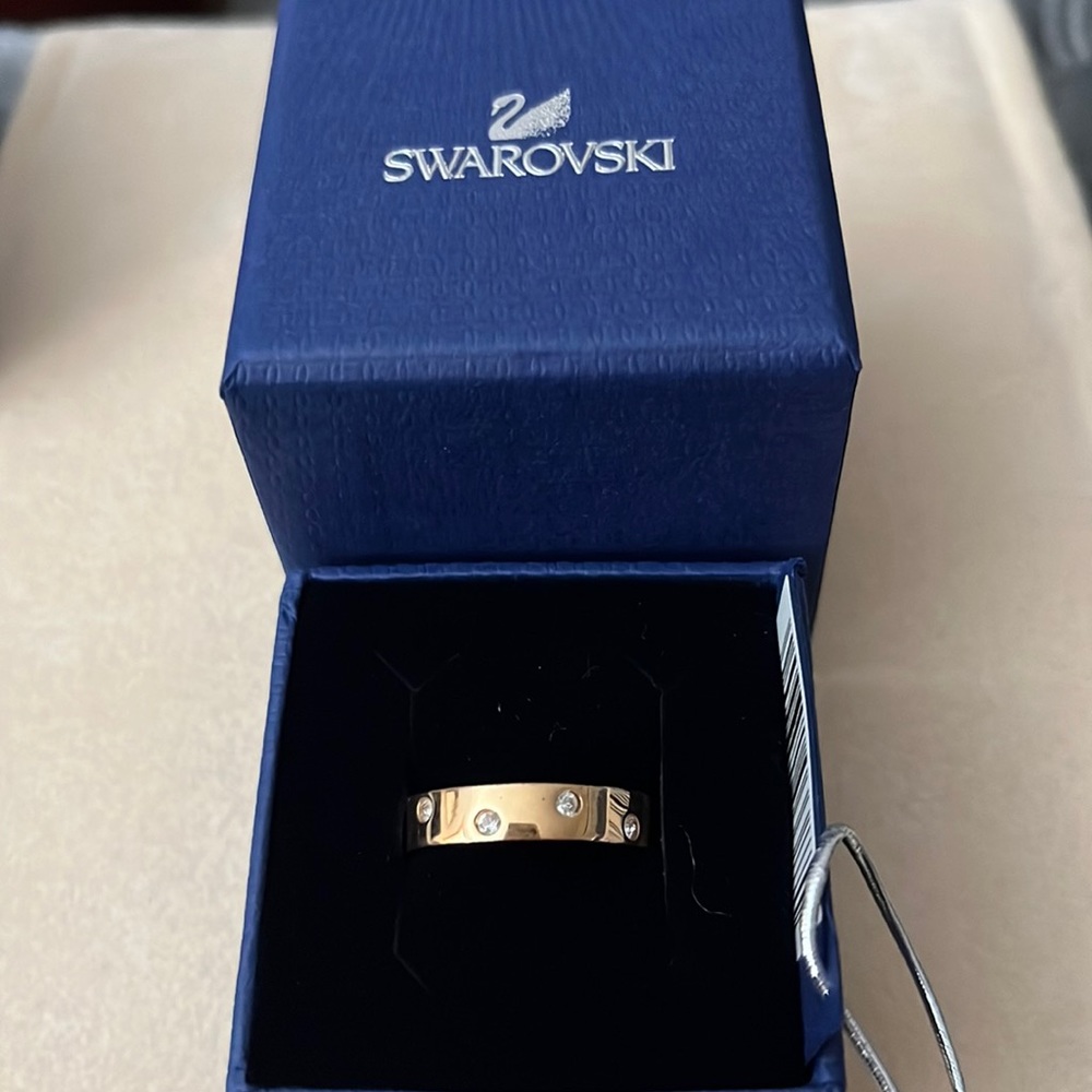 Womens swarovski ring. Great condition. Never worn.